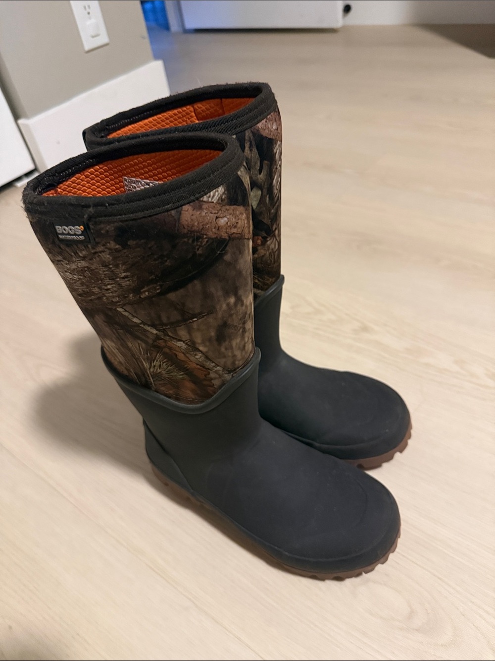 Bogs Men’s Black Rubber & Camo Pull-On Rain Boots with Orange Lining